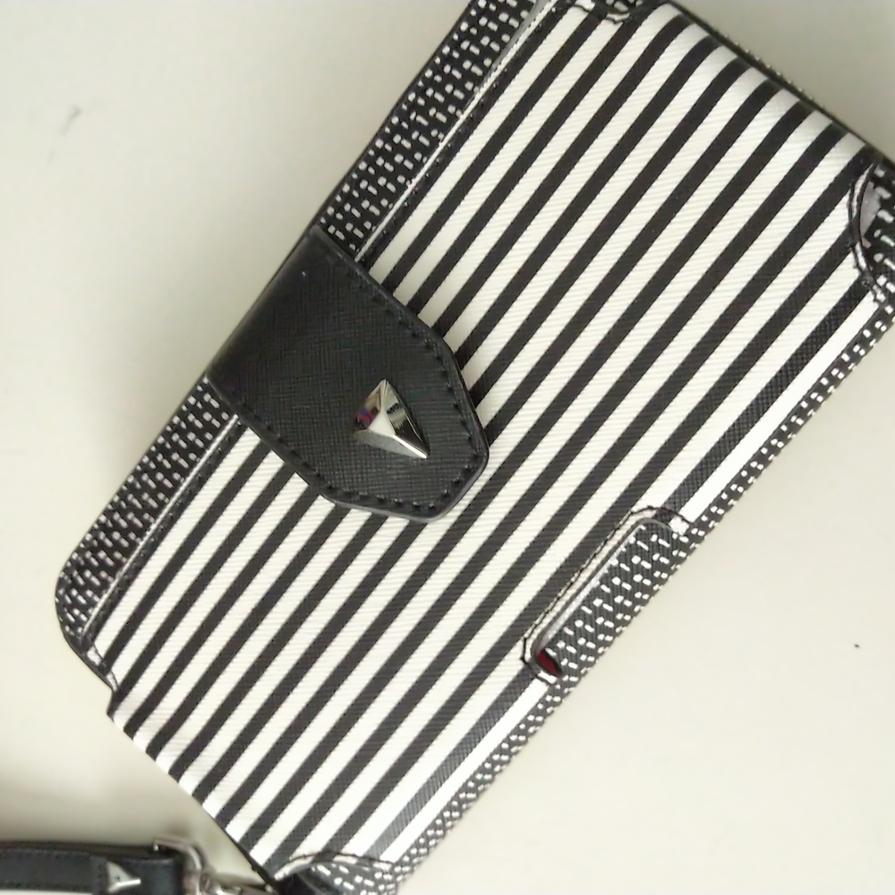 Stella & Dot Madison Tech Wallet